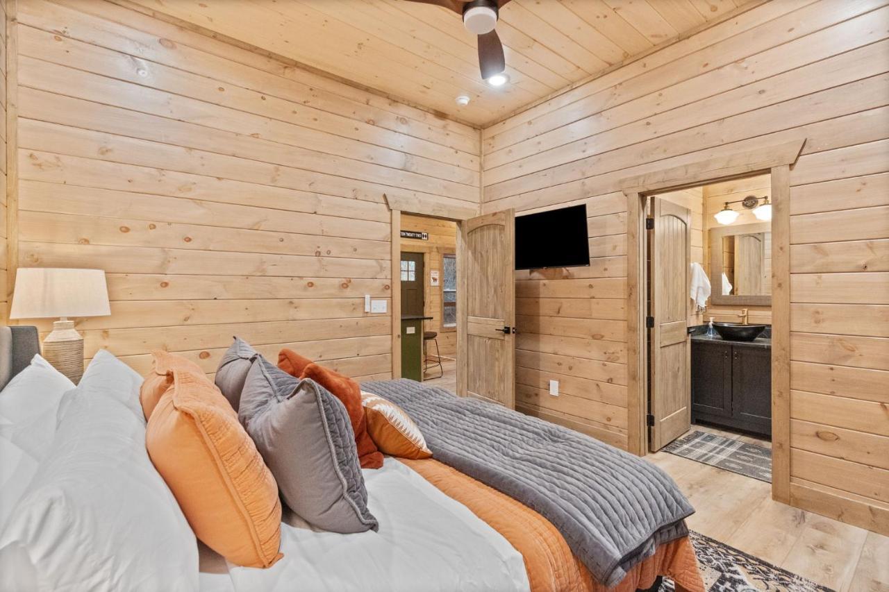 Вілла Mins To Gburg Sleeps 8 Hot Tub Arcade Area Pool Гатлінбург Екстер'єр фото