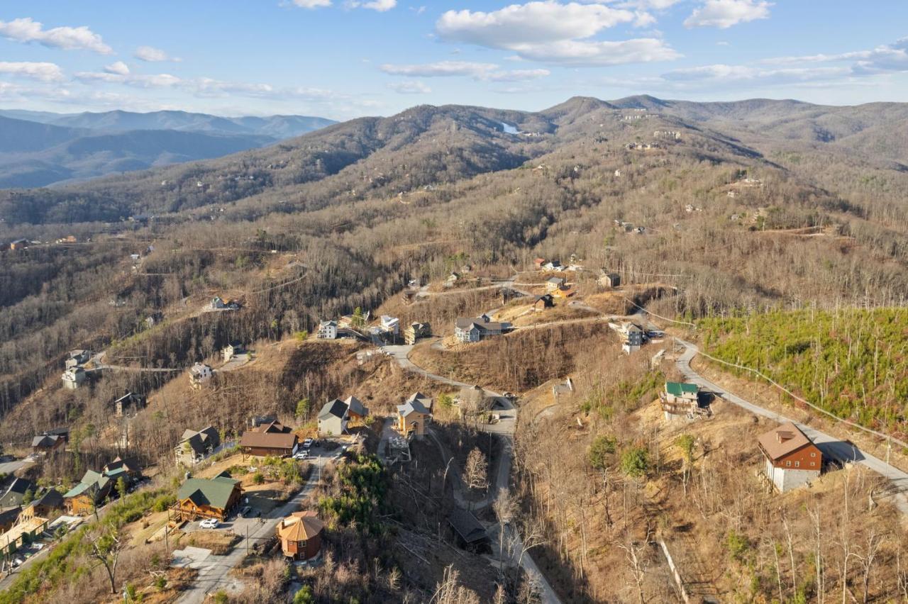 Вілла Mins To Gburg Sleeps 8 Hot Tub Arcade Area Pool Гатлінбург Екстер'єр фото
