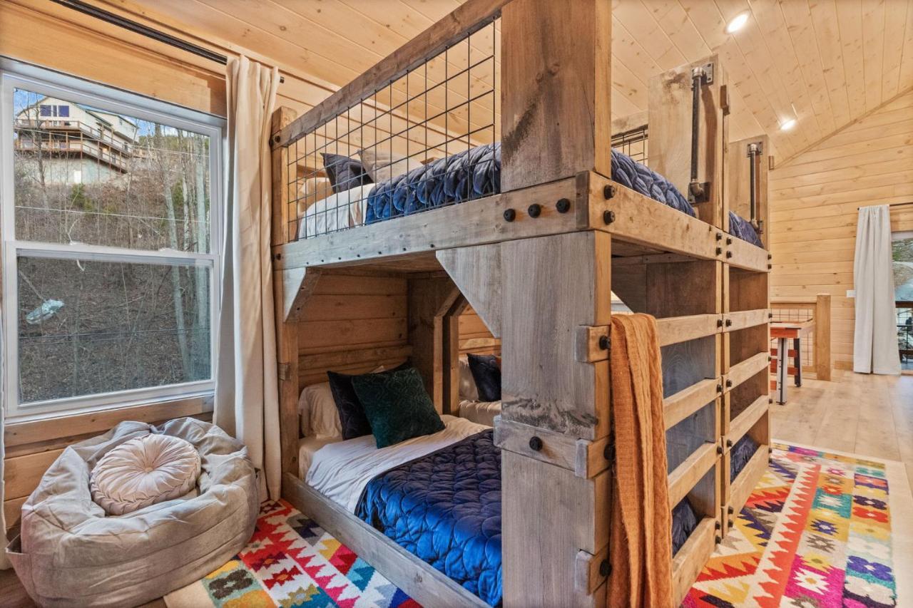 Вілла Mins To Gburg Sleeps 8 Hot Tub Arcade Area Pool Гатлінбург Екстер'єр фото